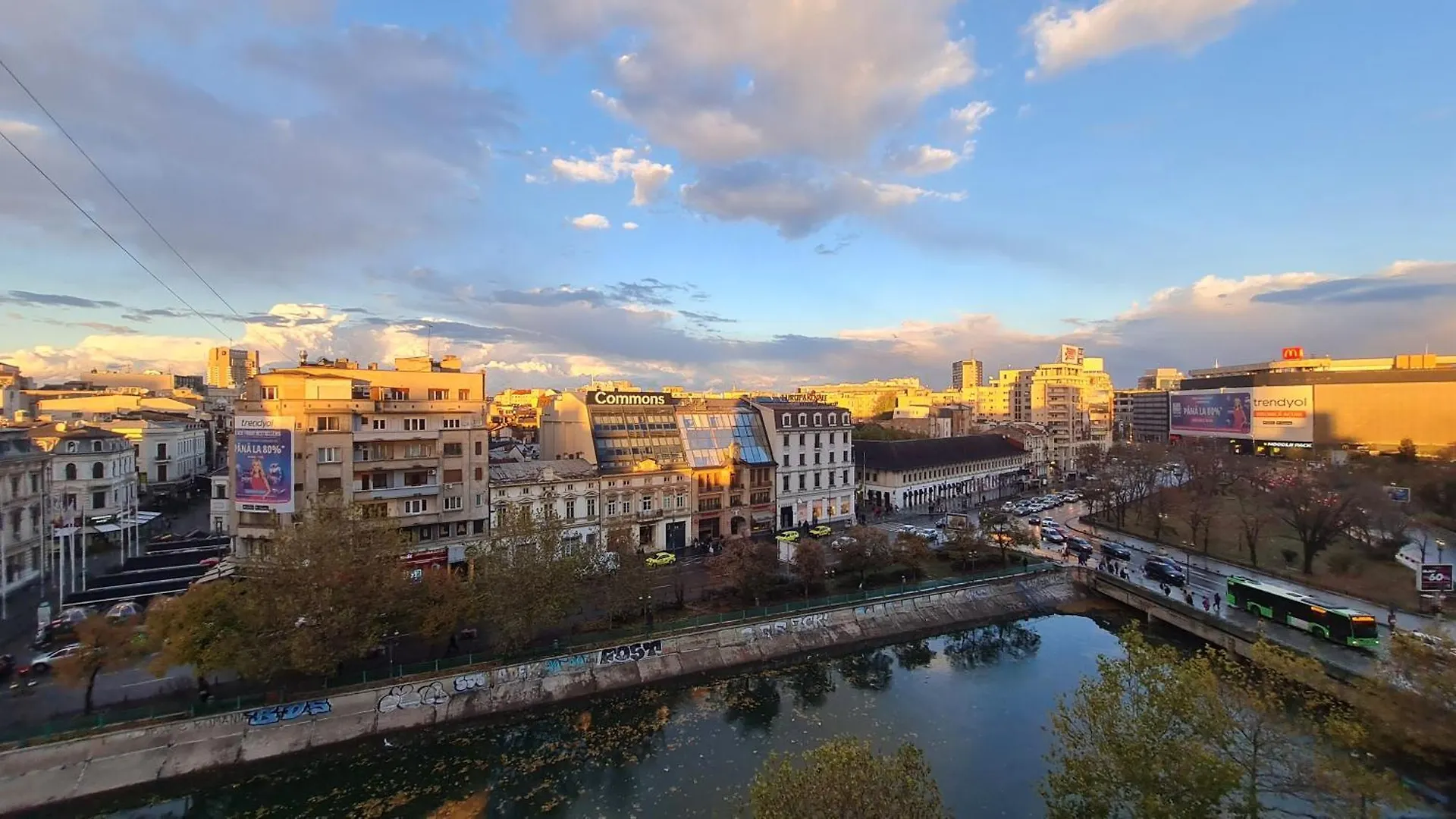 Unirii River View Suites Bukarest Apartman